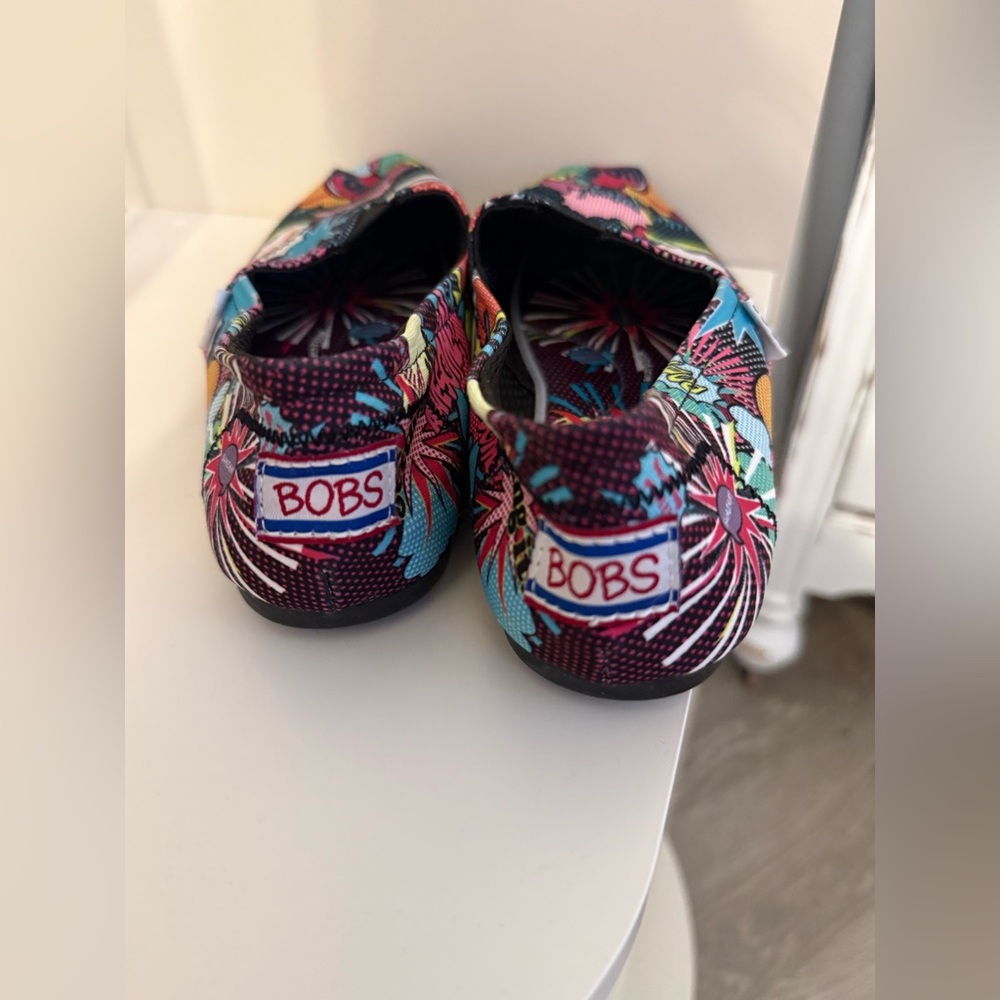 Skechers BOBS Pop Art Memory Foam Slip On Shoes Comic Print Women’s 6.5 - Picture 3 of 6